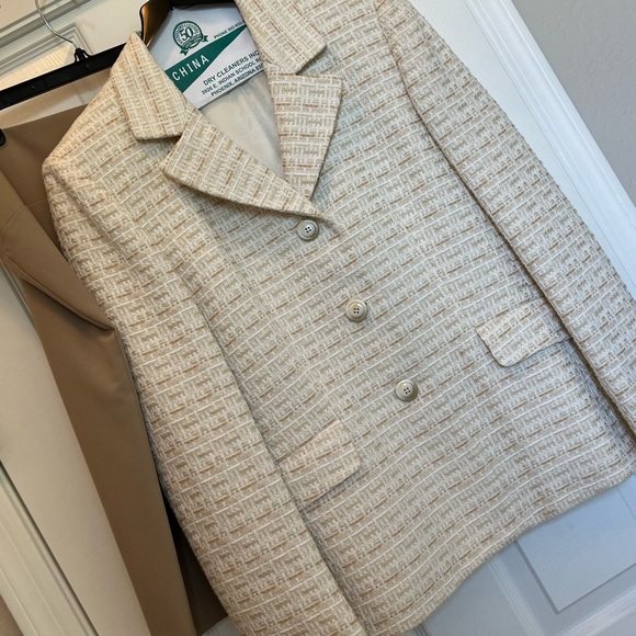 Kasper Jacket size 16 with Ellen Tracy Tan Skirt Size 16. Excellent condition - Picture 4 of 8